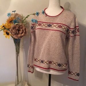 SOLD - Beautiful embroidered sweater!